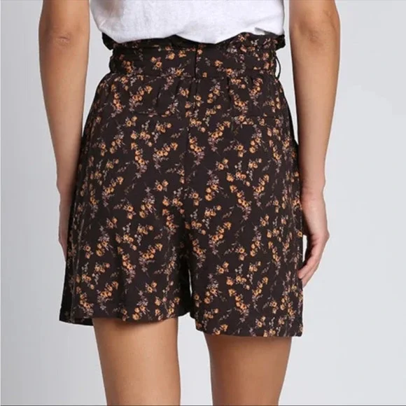 Jachs Girlfriend Floral Paper Bag High Waist Pull On Culotte Shorts NWT - Picture 2 of 16
